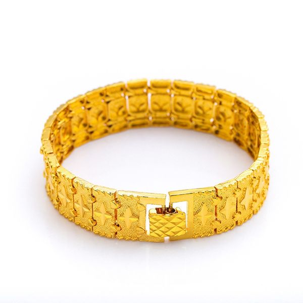15mm wide star-engraved men's wrist chain in 18k yellow gold, a stylish classic jewelry gift