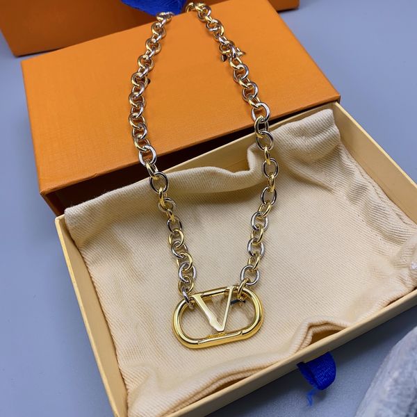 18K gold clover necklace for weddings and parties, available wholesale