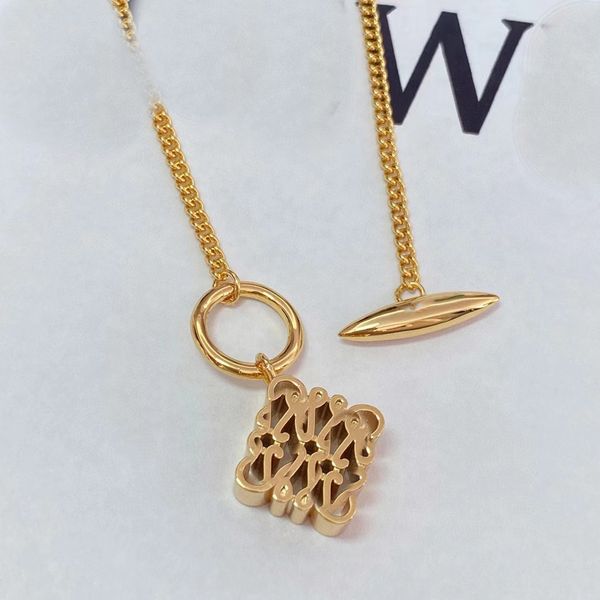18K gold elegant hollow necklace pendant set, a luxurious classic jewelry accessory