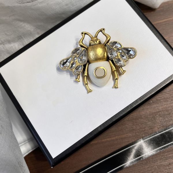 18K gold-plated diamond brooches, elegant love gift pins for engagements and jewelry lovers