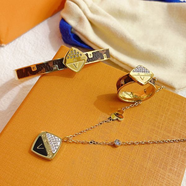 18k gold-plated romantic monogram leather bracelet and ring set for women, a stylish versatile family or couple gift