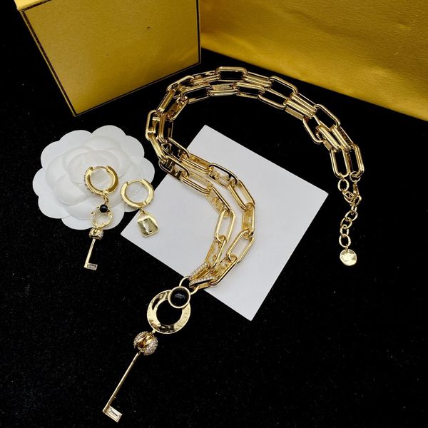 18K gold-plated stainless steel alphabet necklace for women, a stylish wedding jewelry accessory with a luxury design