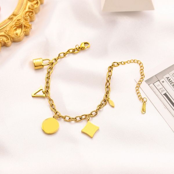 18K gold-plated stainless steel choker necklace with floral pendant, a stylish women's accessory perfect for weddings and fashion