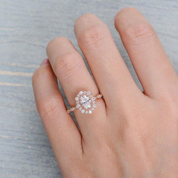 18K rose gold cluster ring featuring cushion-cut zirconia stones in sterling silver 925, a stylish gemstone ring for women