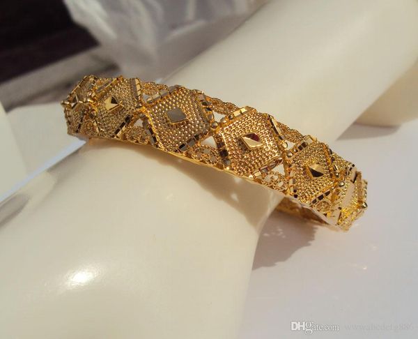 18k Thai Baht Yellow Gold Wide Heavy Bracelet with Carved Design BA20