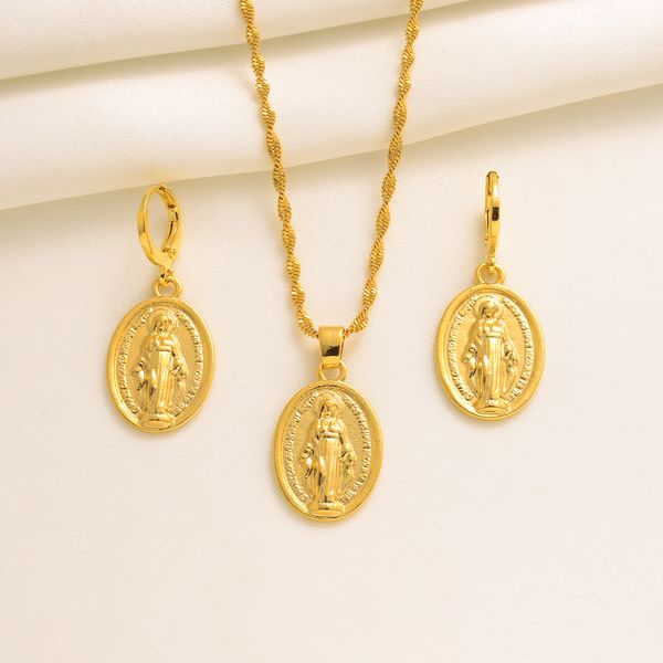 18k yellow gold-filled vintage oval medallion featuring the Virgin Mary with Totus Tuus inscription