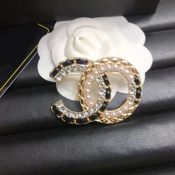 20 Style Fashion Letter Designer Brooch Classic Brand Pins Brand Letter Brooches Gold Plated Inlay Crystal Rhinestone Brooch Jewelry

Elegant 20-style designer letter brooches with gold plating and...