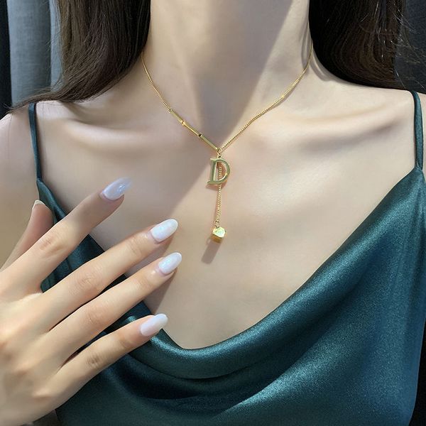 2021 stylish pendant necklaces for men and women, available in 5 high-quality designs