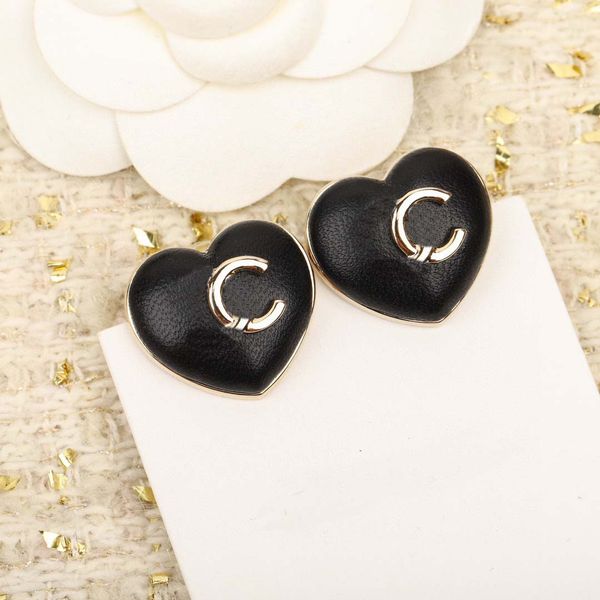 2022 luxury black heart-shaped stud earrings in 18k gold plating with PS3498A box stamp