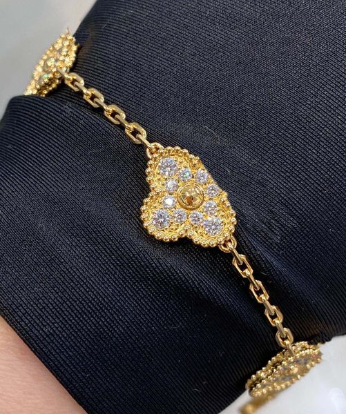 2022 V-shaped gold luxury bracelet with diamond accents in three-tone plating for women's wedding or gift jewelry