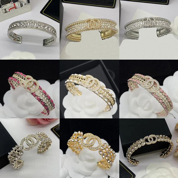 2023 New Luxury Crystal Cuff Bracelet Brand Classic Natural Pearl CC Bracelet Fashion Women Designer Bracelet Wedding Jewelry

Elegant 2023 designer crystal cuff bracelet featuring natural pearls, a fashionable women's accessory perfect for weddings