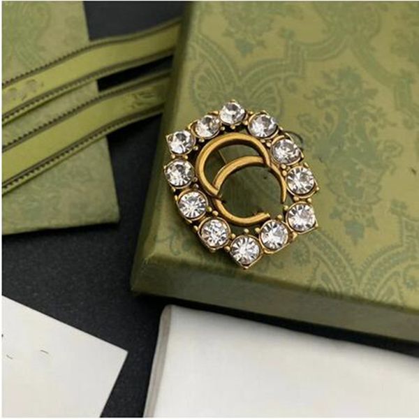 2023 trendy European-American diamond letter brooch for elegant coats and suits  

Celtic-inspired high-quality fashion accessory with quick shipping