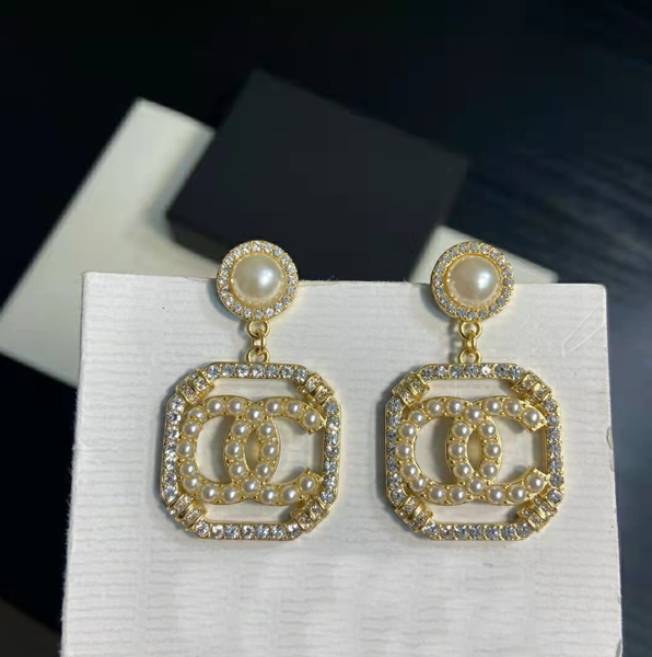 20K Gold Plated Designer Letter Stud Earrings with Dangling Metal Crystals, Exaggerated Rhinestone Jewelry for Women's Wedding and Party Gifts