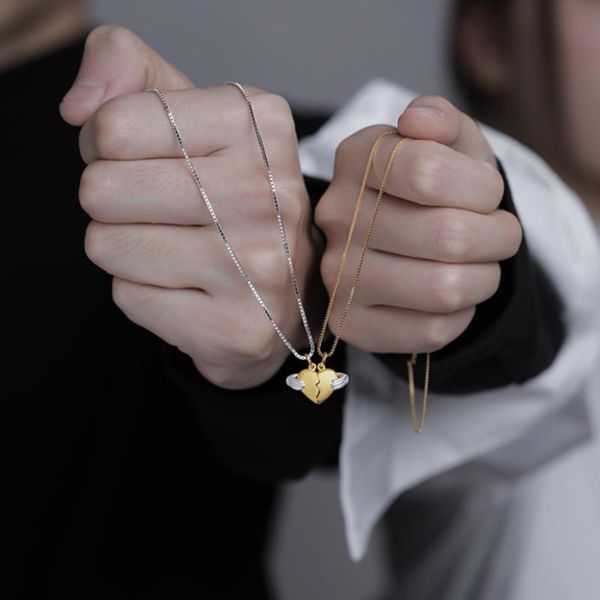 2-piece magnetic pendant set for couples - matching half-heart necklaces symbolizing love and connection, perfect Valentine's gift for him and her