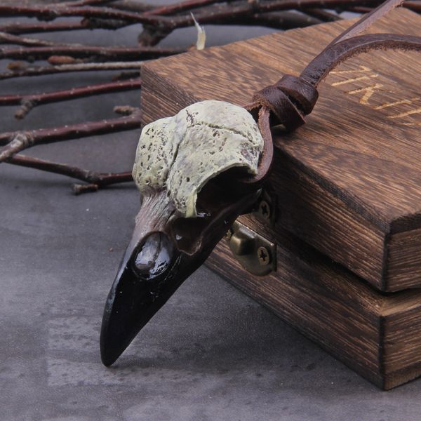 3D Gothic Raven Skull Necklace - Resin Replica Crow Pendant with Wooden Box, Gothic Jewelry for Halloween