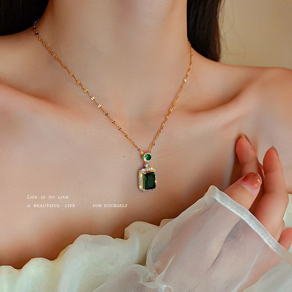 Amulet Pendants Fashion Geometric Diamond Inlaid Green Crystal Necklace Atmosphere Clavicle Chain Advanced Design Neck

Elegant geometric pendant necklace featuring diamond accents and green crystals, a stylish clavicle chain with modern design