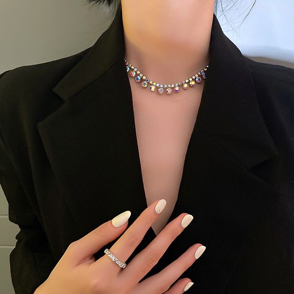 Amulet Pendants Korean Dongdamen Net Red Temperament Design Necklace Female Color Inlaid Diamond Chain Neck Simple Personality

Rewritten:
Korean Dongdamen style amulet pendant necklace with red ne...