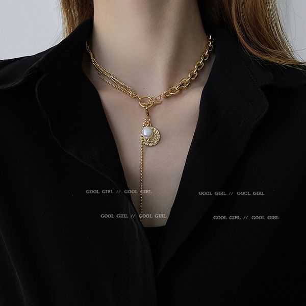 Amulet Pendants Korean Fashion Simple Personality Necklace Inlaid with Diamond Round T-shaped Button Net Red Temperament Design

Korean-style minimalist diamond-embedded T-button pendant necklace with a trendy red design
