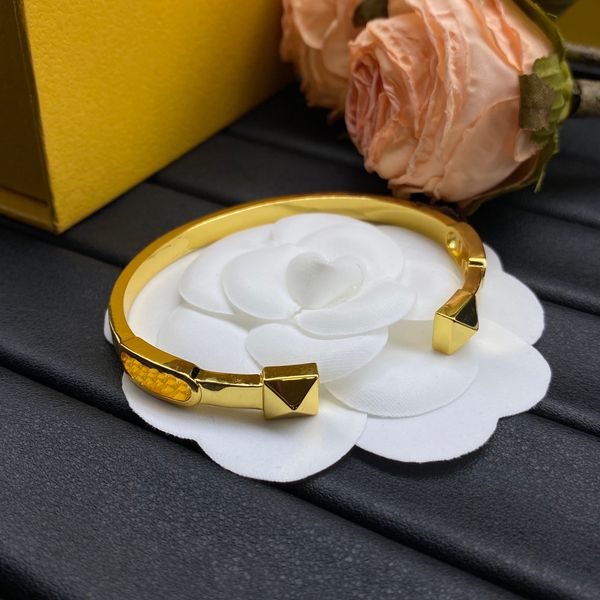 Bangle Bracelet Women Designer Letter Women's Bracelets Fashion Women's Round Earrings Key Earrings