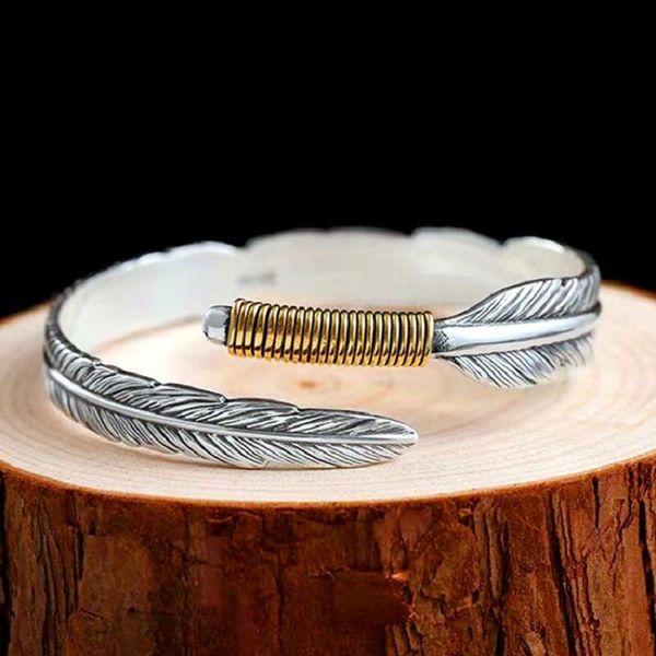 Bangle Lee's 925 Sterling Silver Feather Bracelet features a neutral, simple ethnic design with a retro opening and golden leaf accents for a fashionable women's jewelry piece