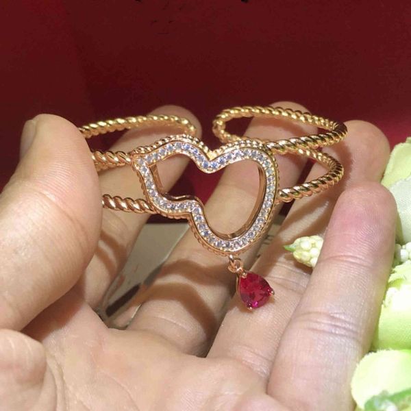 Bangles Bracelet Chinese Style S925 Silver Inlaid with Diamond Gourd Hollowed Out Smart Red Hemp Rope  

Chinese-style S925 silver bangle bracelet featuring diamond-inlaid gourd design and smart red hemp rope
