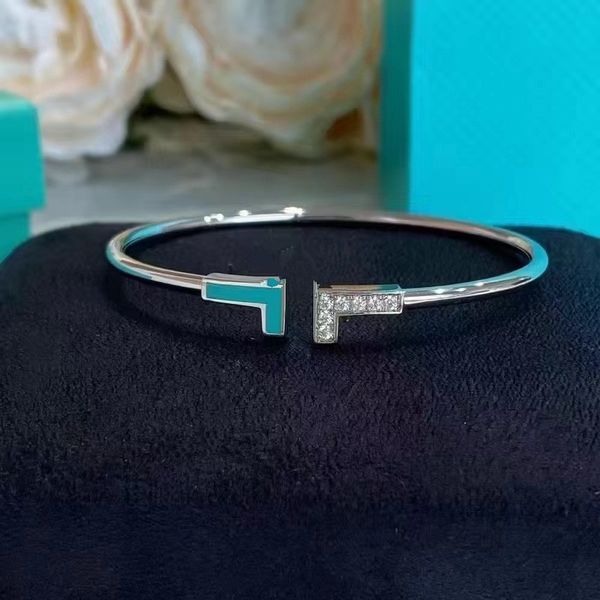 bracelet homme designer jewelry braceles trinity bracelet fashion bracelet Designer Letter Jewelry copper Wedding Lovers Thanksgiving gift

Men's designer jewelry bracelet, stylish trinity bracelet, fashionable copper letter jewelry for weddings, lovers, and Thanksgiving gifts