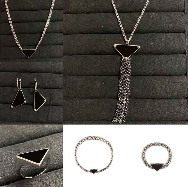 Bracelets Necklaces Jewelry Suits Fashion Bracelet Necklace Earrings Ring Suit Man Woman Unisex Chain Highly Quality 6 Style Opthional

Elegant jewelry pieces including bracelets, necklaces, earrin...