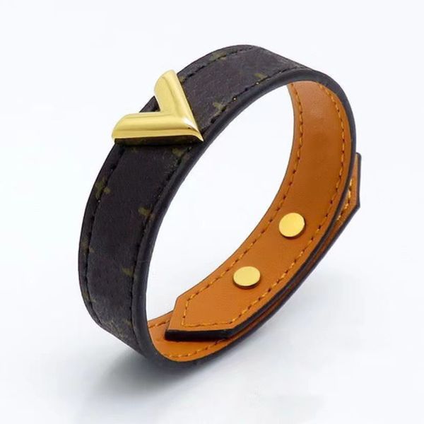 Brand Luxury Vintage Cuff Bracelet Fashion Couples Shamrock Designer Bracelets Premium Quality Classic Leather Bracelets for Men & Women Jew

Elegant vintage cuff bracelets for couples, featuring shamrock designs in premium leather for men and women