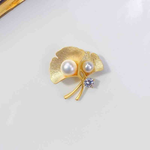 Brooch Fashion Women's Cardigan Coat Shawl Pin Buckle Atmospheric Crystal Korean Temperament Clothes High-grade Accessories