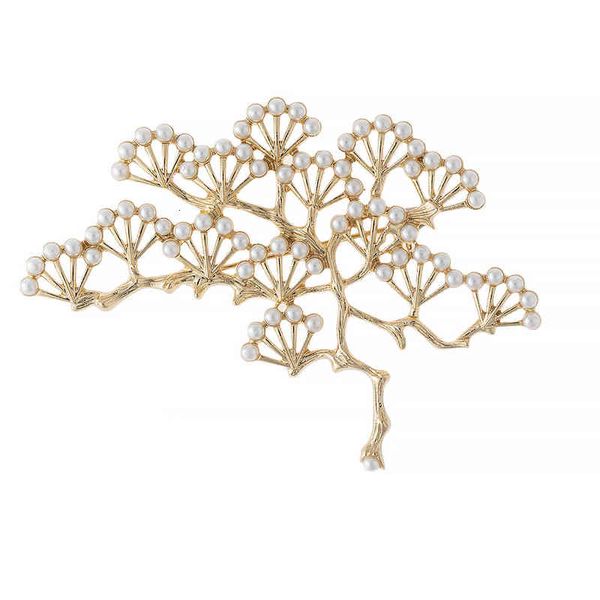 Brooch featuring full pearl and ancient pine alloy in an exquisite floral design for women
