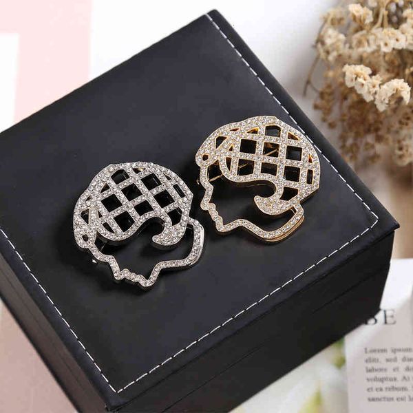 Brooch French Small Fragrance Head Hollowed Out Coat Diamond Korean Face