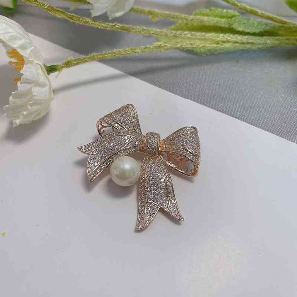Brooch High Grade Zircon Bow Button Women's Personalized Pin Suit Imitation Pearl Accessories