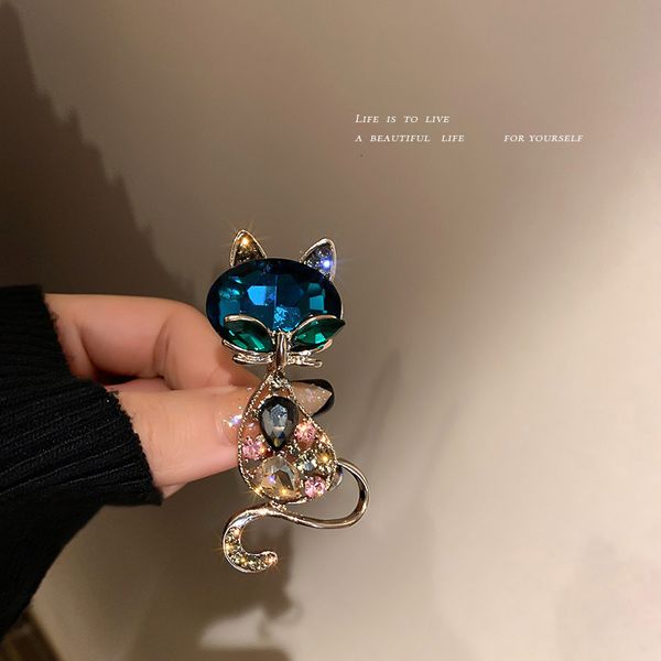 Brooch Korean Fashion Kitten Electroplating Diamond Inlaid Personalized Design Clothing Temperament Sweet Net Red Jewelry Female

Rewritten:
Korean fashion kitten brooch with electroplated diamond inlays, personalized sweet and elegant jewelry for stylish women