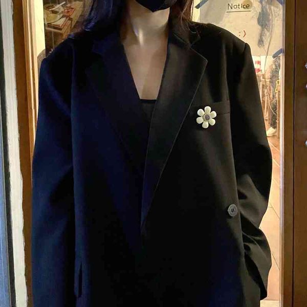 Brooch Korean Resin Flower Temperament Small Fragrance Clothing Accessories Simple and Exquisite 2021

Elegant Korean resin flower brooch with subtle fragrance, a simple yet refined 2021 clothing accessory