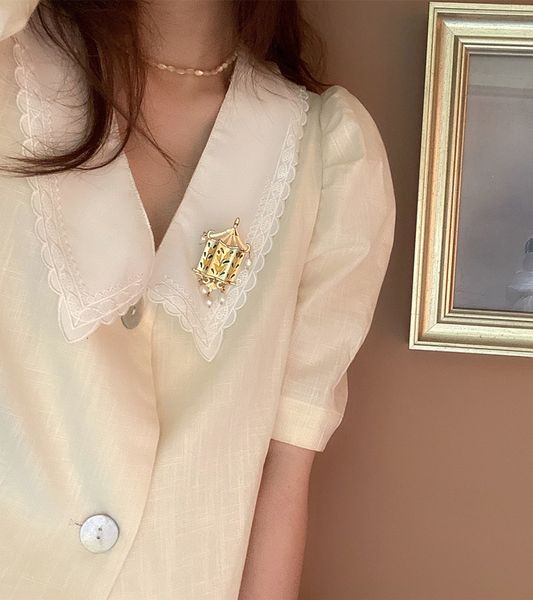 Brooch South Korea Fashion Style, Fashionable Fresh Water Pearl, Creative Net, Red Temperament Design, Women's Clothing Accessories