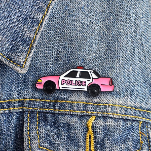 Cartoon game police car brooches in European style, trendy street punk metal-painted pink car badges for girls' denim shirts and accessories
