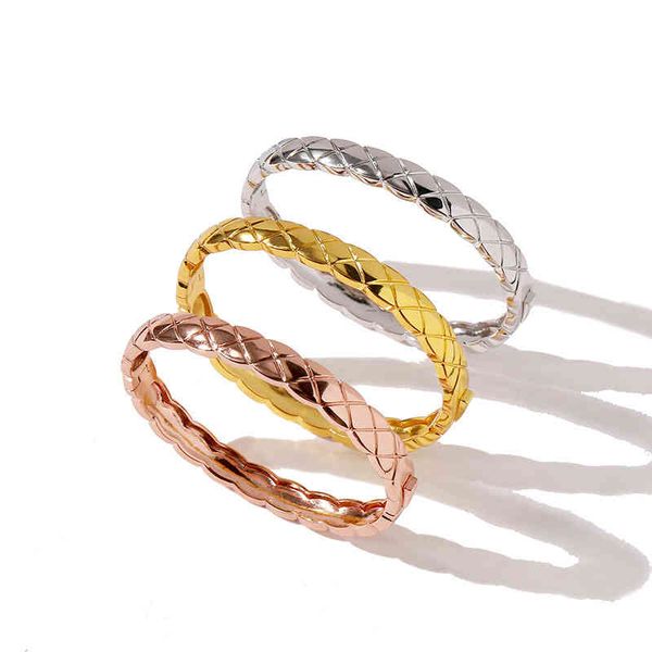 Charm Bracelets 03 Tide Brand Design Small Xiangling Lattice Men and Women Lovers Classic Texture Smooth Plain Circle Simple