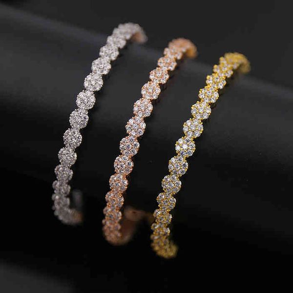 Charm Bracelets 08 Copper Micro Inlay Exquisite Shining Six Diamond Round Flower C-shaped Telescopic Bracelet Is a Must-have Item