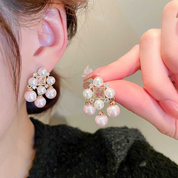 Charming delicate pink pearl earrings for brides, elegant wedding accessories with pink crystals, trendy women's jewelry