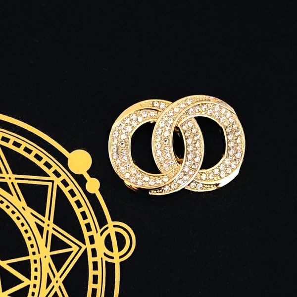 Chic designer brooches and pins, stylish fashion accessories for wholesale, perfect as Christmas gifts