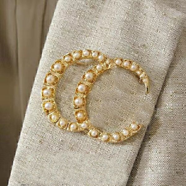 Classic elegant brooch pins for women, perfect as wedding gifts or stylish accessories