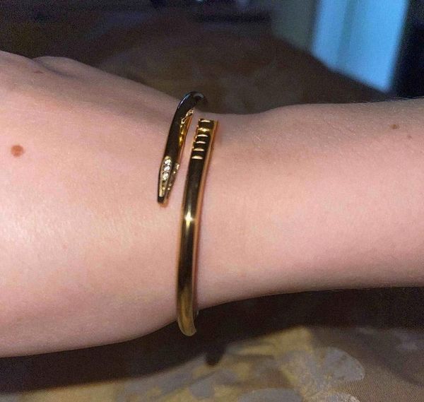Classic gold and silver bangles, nail bracelets, titanium steel cuffs, and diamond bracelets for women and men, perfect as love jewelry gifts, including box C80009