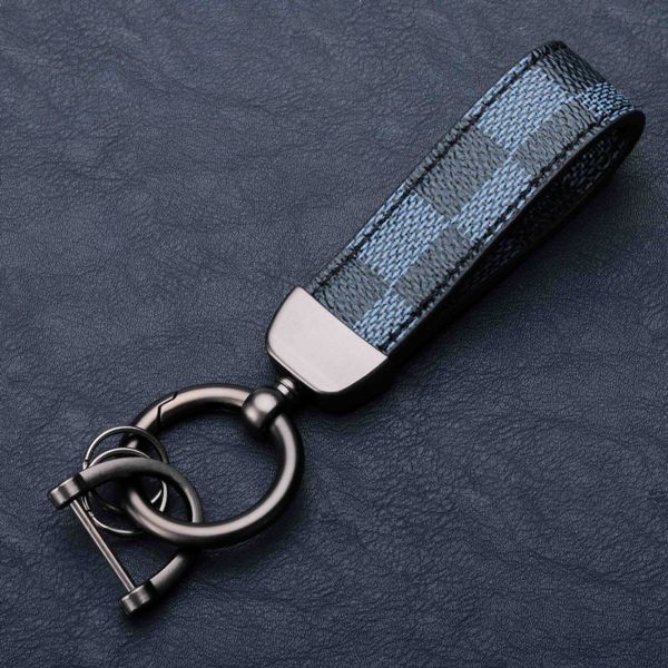 Classic leather keychain for stylish car and handbag decoration, a perfect gift for both men and women