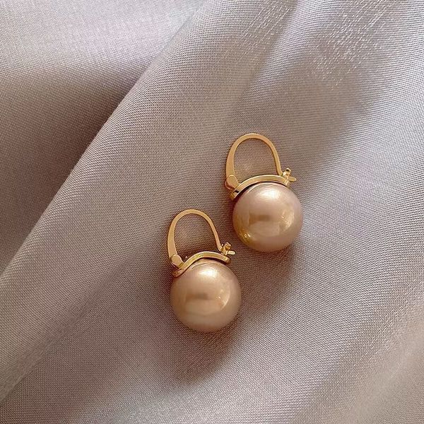 Classic retro-style pearl charm earrings for women, a perfect gift