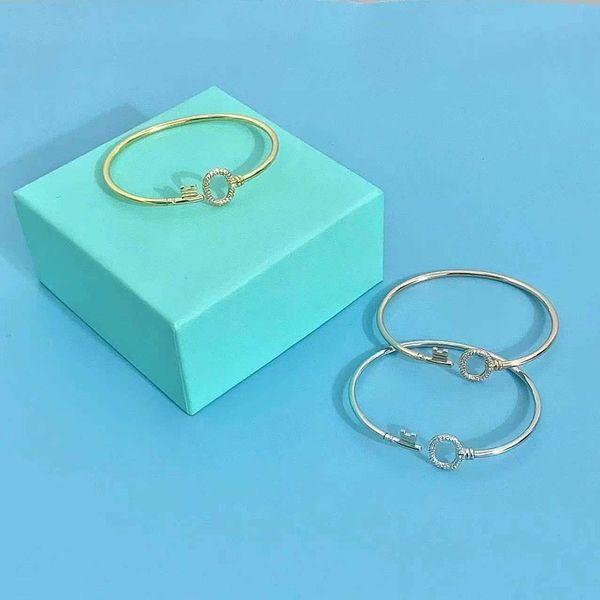 Counter quality Tiffany S925 sterling silver elegant diamond key bracelet, a fashionable and luxurious women's accessory with a simple yet sophisticated design