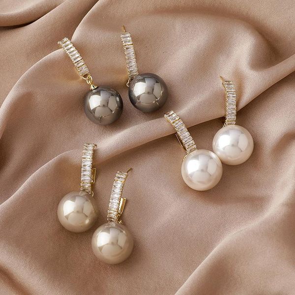 Dangle & Chandelier Fashion Bohemian Golden Round Pearl Korean White Crystal Drop Earrings For WomenWedding Jewelry Gift

Bohemian-style golden round pearl and white crystal drop earrings for women...