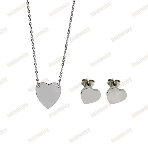 Designer heart pendant necklace for men and women, stylish retro fashion jewelry in gold or silver