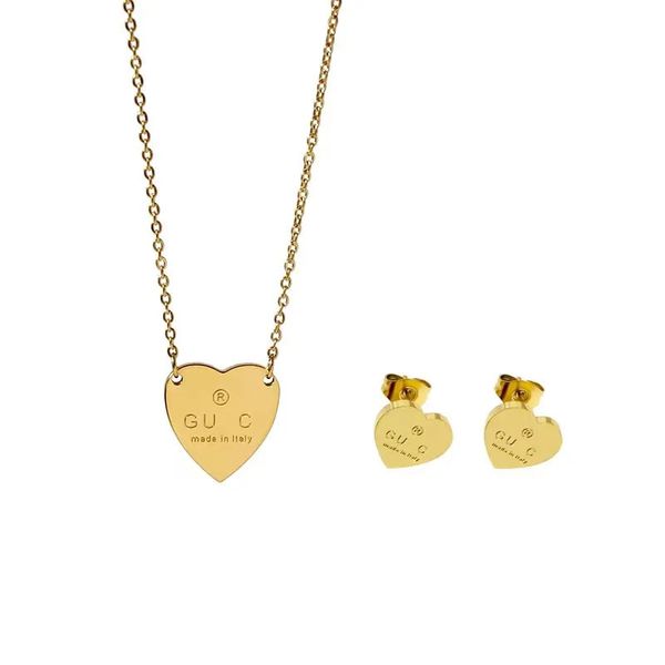 Designer pendant necklace for men and women, stylish gold-plated chain jewelry trending on Tiktok