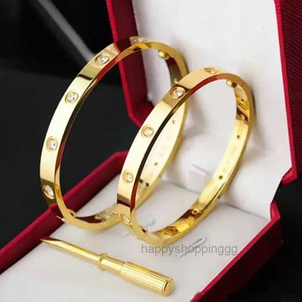 Designer Screw Bracelet Luxury Jewelrys Trendy Bangle 18K Gold Bracelet Steel Women Men Nail Bracelets Silver Classic designer Jewelry

Elegant screw-inspired designer bracelet in 18K gold or steel, a trendy unisex bangle with classic nail detailing and silver options
