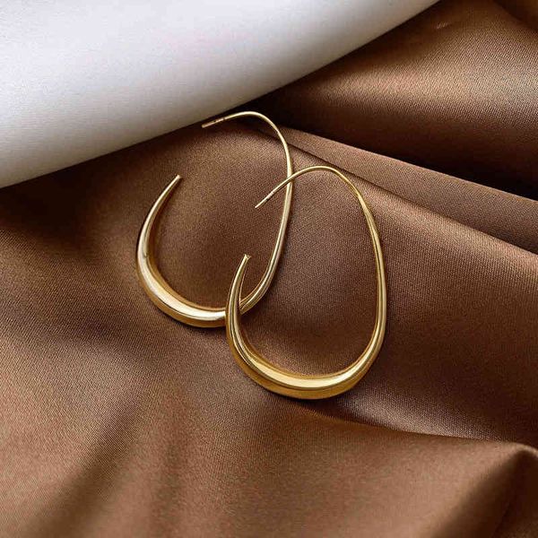 Designer U-shaped oval earrings for women with French minimalist scenery-inspired metal faces, exuding fashionable temperament